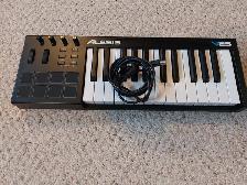 ALESIS V25 MIDI CONTROLLER!!
