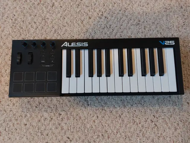 ALESIS V25 MIDI CONTROLLER!! - Photo 2