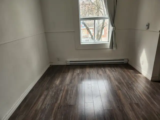 Large 3 1/2  near metro Frontenac,rue Wurtele,Montreal,$1385 - Photo 7