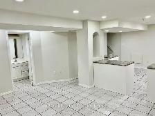 2 Bed/1 Bath with 2 Parking Basement Apartment In Mississauga - Photo 2