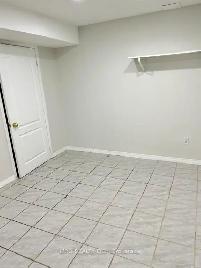 2 Bed/1 Bath with 2 Parking Basement Apartment In Mississauga - Photo 3