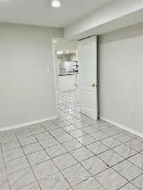 2 Bed/1 Bath with 2 Parking Basement Apartment In Mississauga - Photo 4