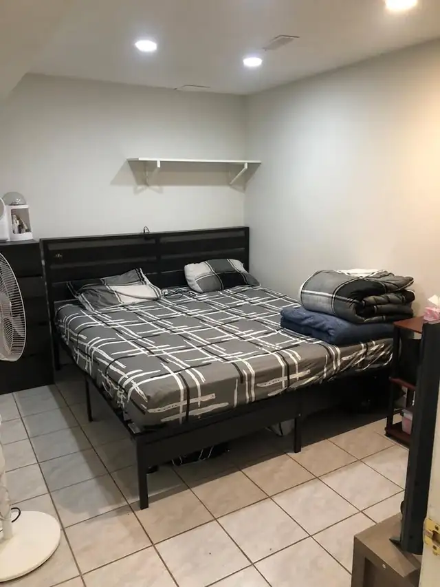 2 Bed/1 Bath with 2 Parking Basement Apartment In Mississauga - Photo 5