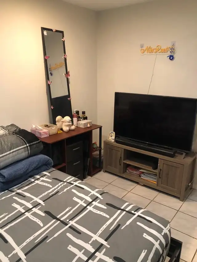 2 Bed/1 Bath with 2 Parking Basement Apartment In Mississauga - Photo 8