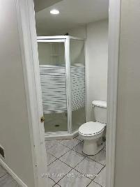 2 Bed/1 Bath with 2 Parking Basement Apartment In Mississauga - Photo 10