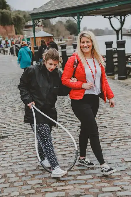 Direct Support Worker - Photo 4
