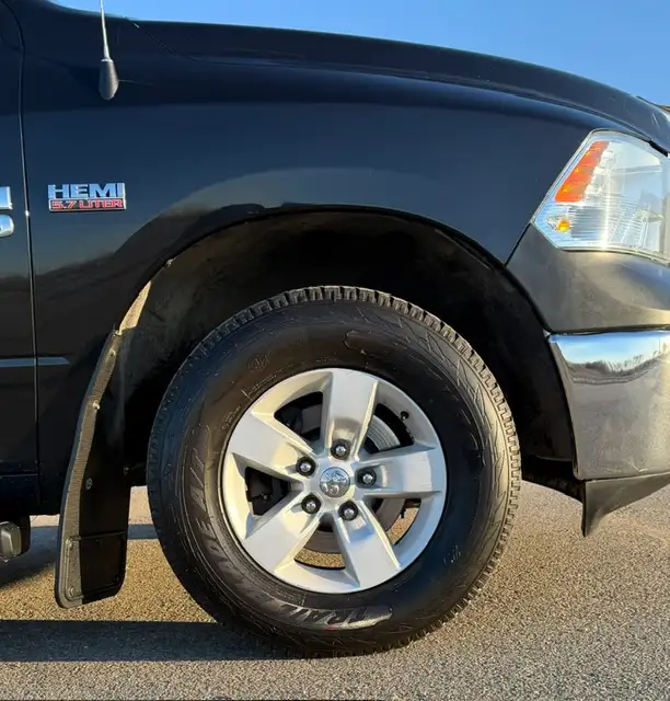 2018 RAM 1500 CREW CAB 4X4 - - SLT - PKG – 6.3 FT BOX VERY RARE - Photo 2