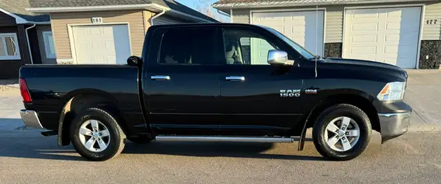 2018 RAM 1500 CREW CAB 4X4 - - SLT - PKG – 6.3 FT BOX VERY RARE - Photo 5
