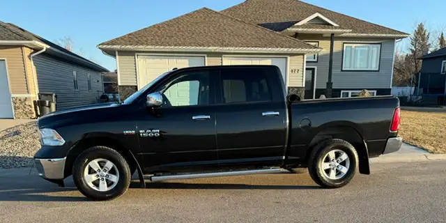 2018 RAM 1500 CREW CAB 4X4 - - SLT - PKG – 6.3 FT BOX VERY RARE - Photo 7