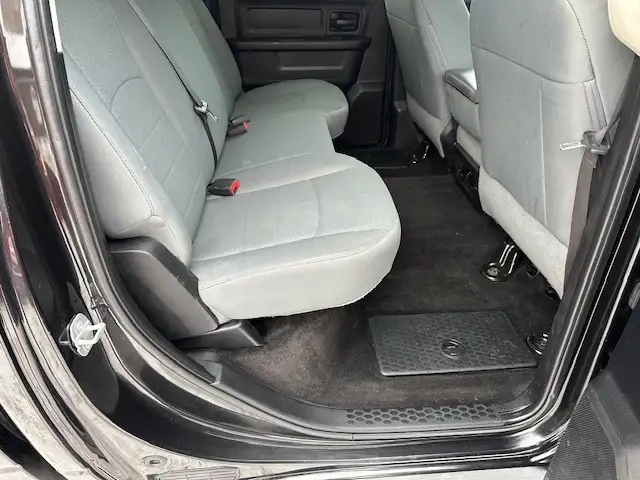 2018 RAM 1500 CREW CAB 4X4 - - SLT - PKG – 6.3 FT BOX VERY RARE - Photo 8