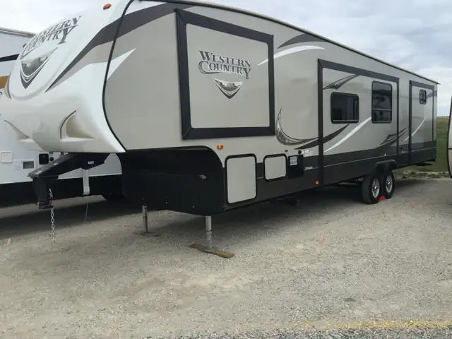 Travel trailer - Photo 2