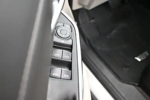 2019 Cadillac XT4 Luxury Leather I Heated Seats I Apple CarPlay - Photo 6