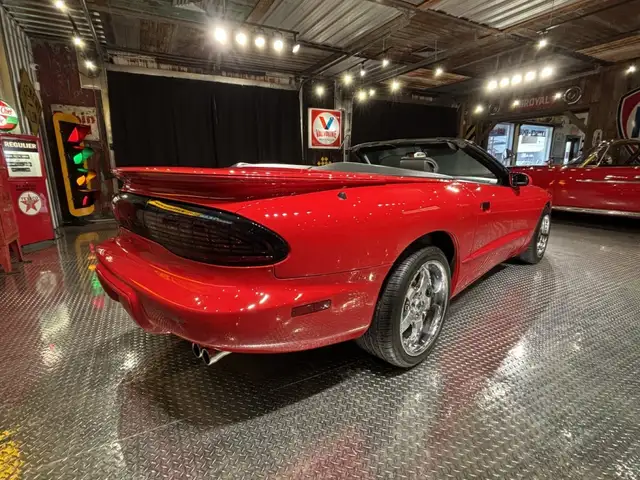 1995 Pontiac Firebird Formula, 5,7 litres, Convertible - Photo 2