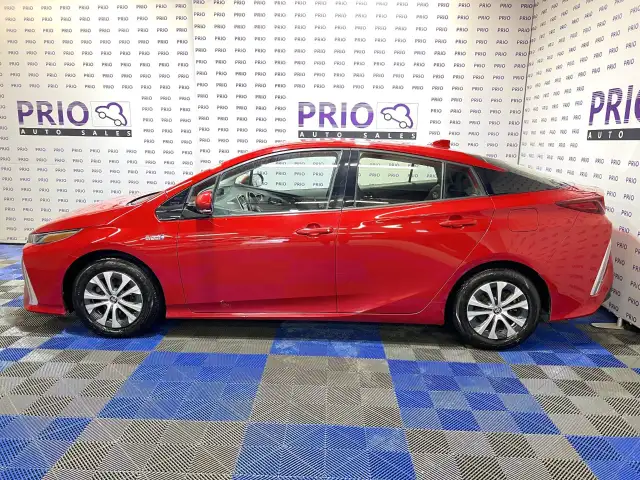 2020 Toyota Prius Prime - Photo 2