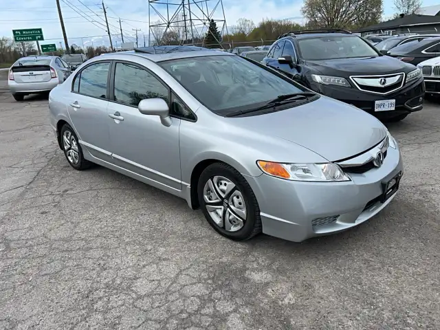 2011 Honda Civic SE Rebuilt title - Photo 2