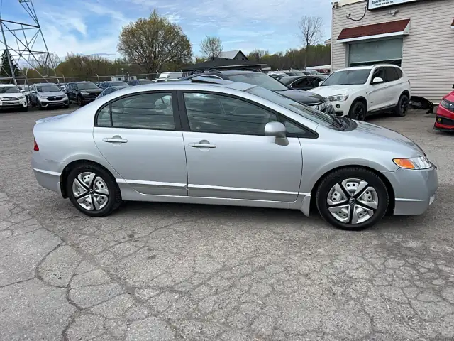 2011 Honda Civic SE Rebuilt title - Photo 3