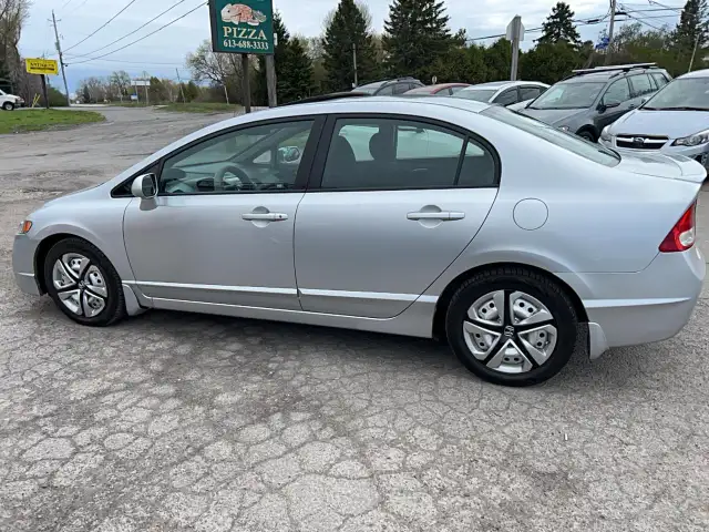 2011 Honda Civic SE Rebuilt title - Photo 7