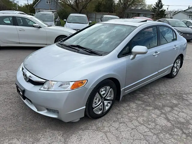 2011 Honda Civic SE Rebuilt title - Photo 8