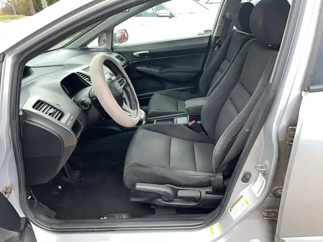 2011 Honda Civic SE Rebuilt title - Photo 9