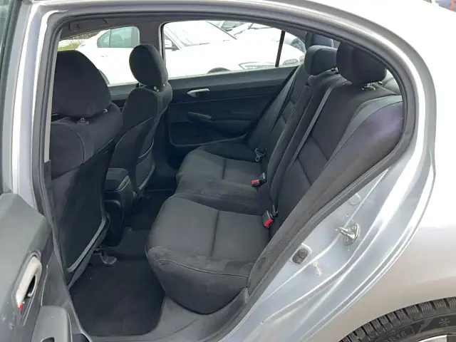2011 Honda Civic SE Rebuilt title - Photo 10