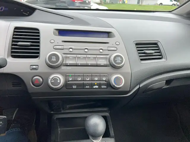 2011 Honda Civic SE Rebuilt title - Photo 14
