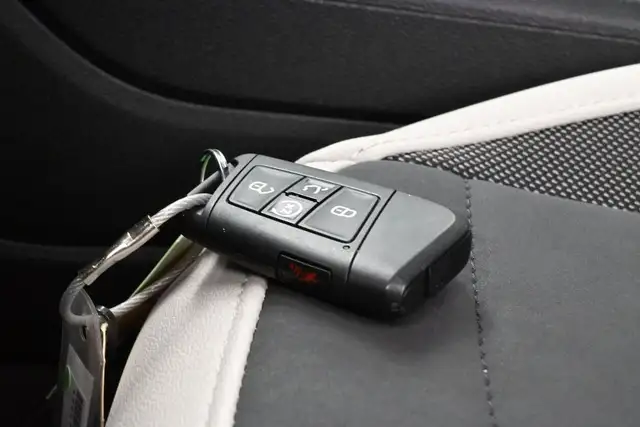 2025 Volkswagen Taos COMFORTLINE HEATED SEATS | APPLE CARPLAY | - Photo 4