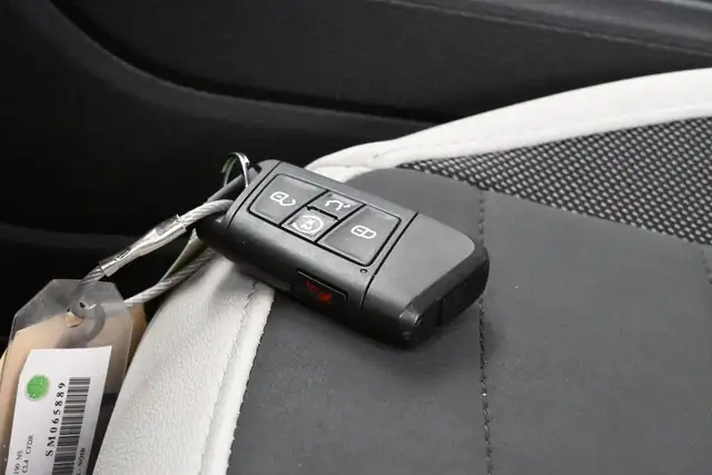 2025 Volkswagen Taos COMFORTLINE HEATED SEATS | APPLE CARPLAY | - Photo 6