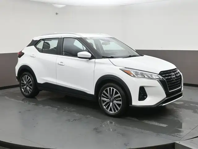 2025 Nissan Kicks SV HEATED SEATS, HEATED STEERING, LOW MILEAGE!