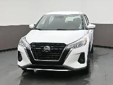 2025 Nissan Kicks SV HEATED SEATS, HEATED STEERING, LOW MILEAGE! - Photo 2