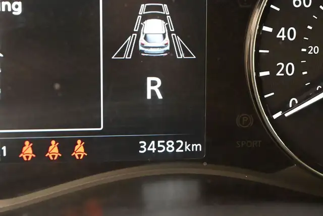 2025 Nissan Kicks SV HEATED SEATS, HEATED STEERING, LOW MILEAGE! - Photo 12