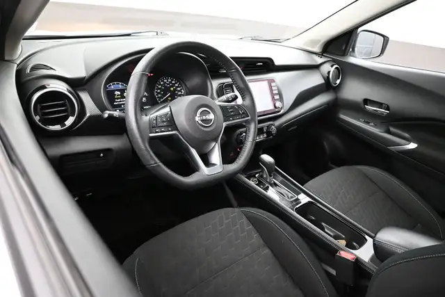 2025 Nissan Kicks SV HEATED SEATS, HEATED STEERING, LOW MILEAGE! - Photo 13