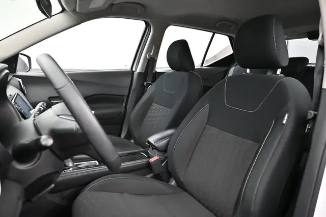 2025 Nissan Kicks SV HEATED SEATS, HEATED STEERING, LOW MILEAGE! - Photo 14
