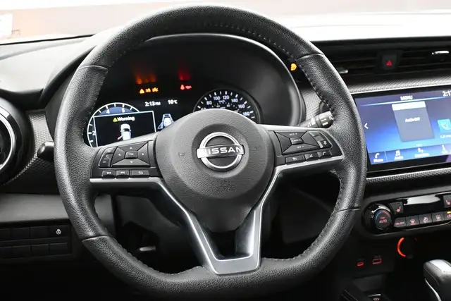2025 Nissan Kicks SV HEATED SEATS, HEATED STEERING, LOW MILEAGE! - Photo 18