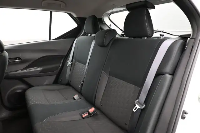 2025 Nissan Kicks SV HEATED SEATS, HEATED STEERING, LOW MILEAGE! - Photo 19