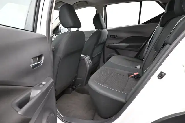 2025 Nissan Kicks SV HEATED SEATS, HEATED STEERING, LOW MILEAGE! - Photo 20