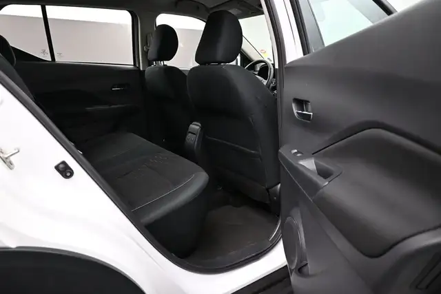 2025 Nissan Kicks SV HEATED SEATS, HEATED STEERING, LOW MILEAGE! - Photo 22