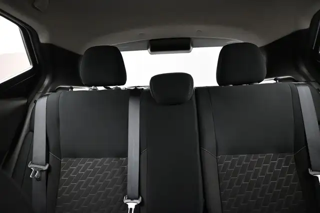 2025 Nissan Kicks SV HEATED SEATS, HEATED STEERING, LOW MILEAGE! - Photo 27