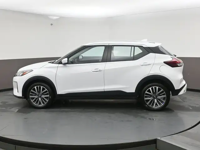 2025 Nissan Kicks SV HEATED SEATS, HEATED STEERING, LOW MILEAGE! - Photo 28