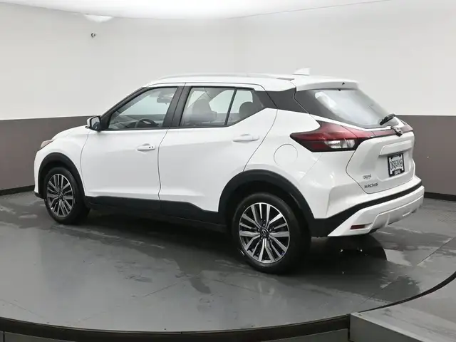 2025 Nissan Kicks SV HEATED SEATS, HEATED STEERING, LOW MILEAGE! - Photo 29
