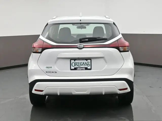 2025 Nissan Kicks SV HEATED SEATS, HEATED STEERING, LOW MILEAGE! - Photo 30
