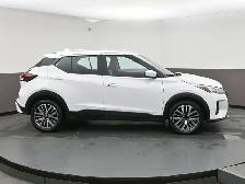 2025 Nissan Kicks SV HEATED SEATS, HEATED STEERING, LOW MILEAGE! - Photo 32