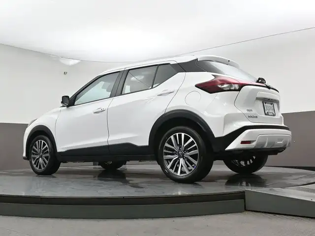 2025 Nissan Kicks SV HEATED SEATS, HEATED STEERING, LOW MILEAGE! - Photo 39