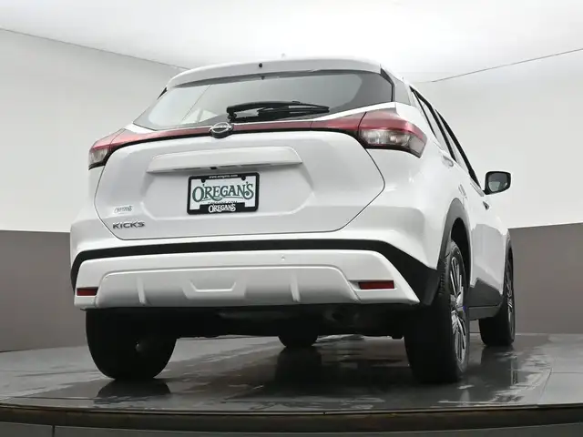 2025 Nissan Kicks SV HEATED SEATS, HEATED STEERING, LOW MILEAGE! - Photo 40