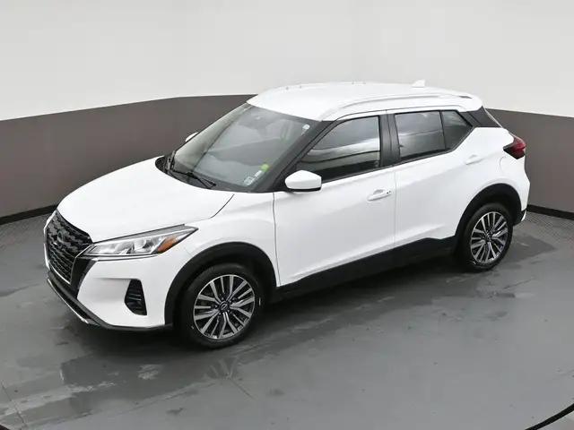 2025 Nissan Kicks SV HEATED SEATS, HEATED STEERING, LOW MILEAGE! - Photo 43