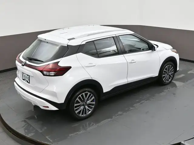 2025 Nissan Kicks SV HEATED SEATS, HEATED STEERING, LOW MILEAGE! - Photo 47