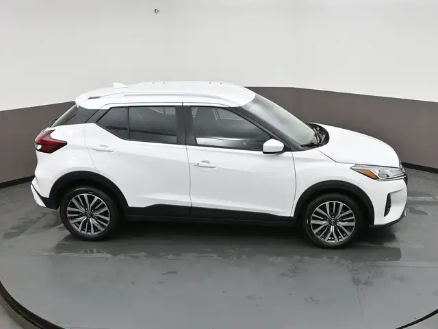 2025 Nissan Kicks SV HEATED SEATS, HEATED STEERING, LOW MILEAGE! - Photo 48
