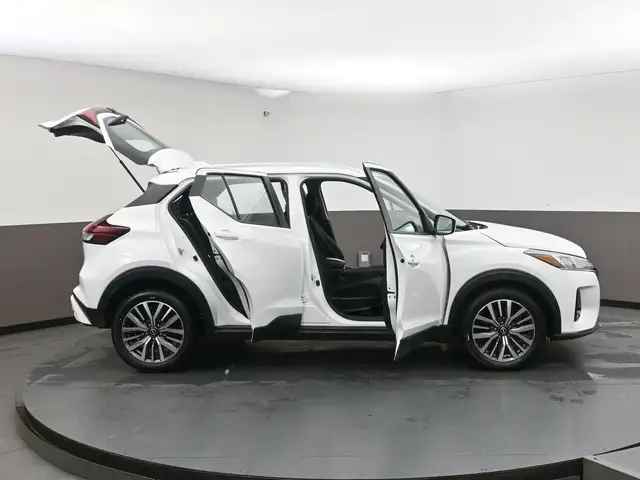 2025 Nissan Kicks SV HEATED SEATS, HEATED STEERING, LOW MILEAGE! - Photo 49