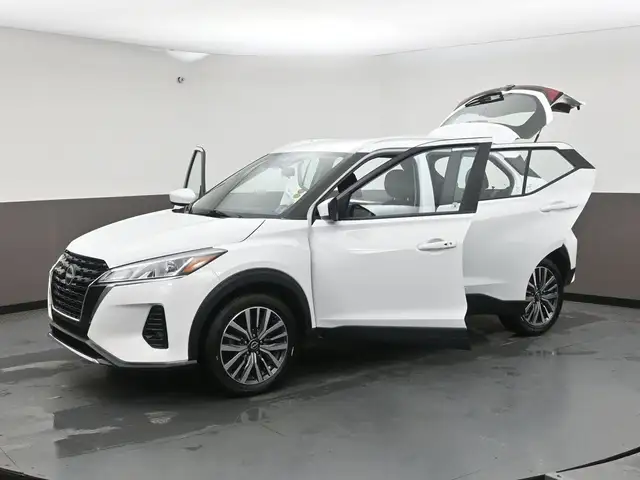 2025 Nissan Kicks SV HEATED SEATS, HEATED STEERING, LOW MILEAGE! - Photo 52