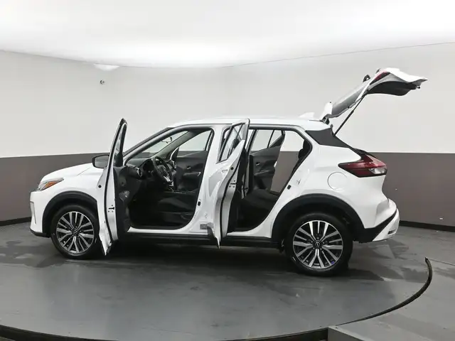2025 Nissan Kicks SV HEATED SEATS, HEATED STEERING, LOW MILEAGE! - Photo 53
