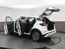 2025 Nissan Kicks SV HEATED SEATS, HEATED STEERING, LOW MILEAGE! - Photo 54